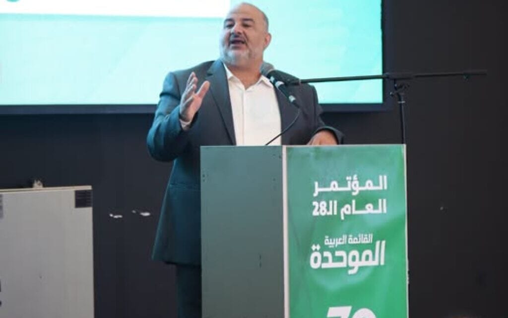 מנסור עבאס בוועידה הכללית של רע"ם בטייבה, 22 באוגוסט 2026 (צילום: מתוך חשבון הפייסבוק של רע"ם)