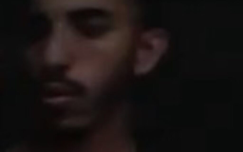 עבדאללה גרגאוי, שהואשם בביצוע עבירות ביטחוניות, בעת מעצרו בידי המשטרה בשגב שלום, 19 ביולי 2026 (צילום: מתוך סרטון שפרסמה המשטרה) עבדאללה גרגאוי, שהואשם בביצוע עבירות ביטחוניות, בעת מעצרו בידי המשטרה בשגב שלום, 19 ביולי 2026 (צילום: מתוך סרטון שפרסמה המשטרה)
