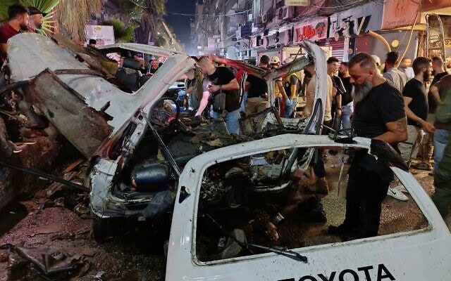הזירה בג'רמאנה שבקרבת דמשק שבה מטען חבלה התפוצץ במיניבוס, 6 באוגוסט 2026 (צילום: AP Photo/Abdulrahman Shaheen) הזירה בג'רמאנה שבקרבת דמשק שבה מטען חבלה התפוצץ במיניבוס, 6 באוגוסט 2026 (צילום: AP Photo/Abdulrahman Shaheen)