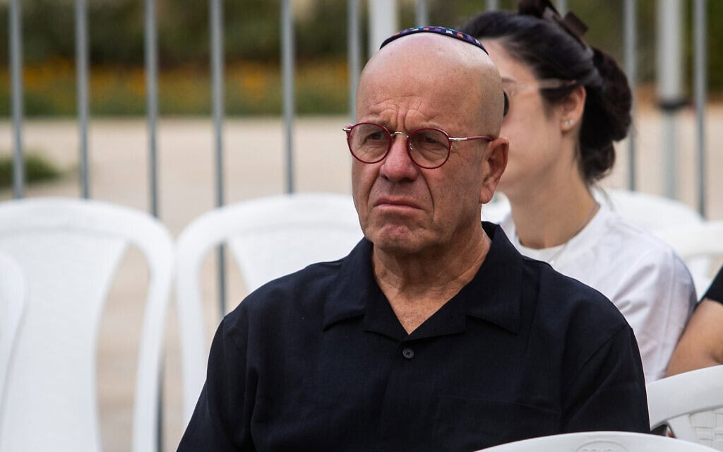 אברהם בורג משתתף בהלווייתו של יו"ר הכנסת לשעבר דן תיכון בבית העלמין בהר הרצל בירושלים. 1 באוקטובר 2024 (צילום: אורן בן חקון/פלאש90) אברהם בורג משתתף בהלווייתו של יו"ר הכנסת לשעבר דן תיכון בבית העלמין בהר הרצל בירושלים. 1 באוקטובר 2024 (צילום: אורן בן חקון/פלאש90)
