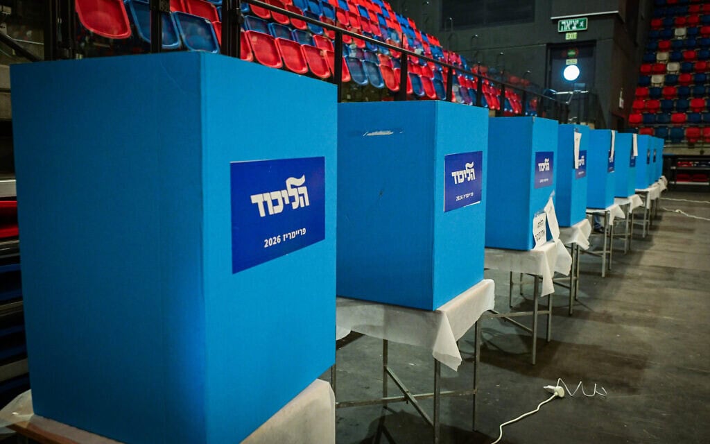 אזרחים מצביעים בקלפי בתל אביב. 17 באוגוסט 2026 (צילום: אבשלום ששוני/פלאש90) אזרחים מצביעים בקלפי בתל אביב. 17 באוגוסט 2026 (צילום: אבשלום ששוני/פלאש90)