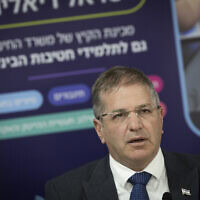 שר החינוך יואב קיש מקיים מסיבת עיתונאים על תוכנית בתי הספר של החופש הגדול ומציג יוזמות חינוכיות חדשות לקיץ בבית הספר הרטמן בירושלים. 21 ביוני 2026 (צילום: חיים גולדברג/פלאש90) שר החינוך יואב קיש מקיים מסיבת עיתונאים על תוכנית בתי הספר של החופש הגדול ומציג יוזמות חינוכיות חדשות לקיץ בבית הספר הרטמן בירושלים. 21 ביוני 2026 (צילום: חיים גולדברג/פלאש90)