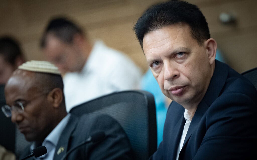ח"כ ולדימיר בליאק משתתף בדיון בוועדת הכנסת בירושלים. 28 ביוני 2026 (צילום: יונתן זינדל/פלאש90) ח"כ ולדימיר בליאק משתתף בדיון בוועדת הכנסת בירושלים. 28 ביוני 2026 (צילום: יונתן זינדל/פלאש90)