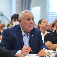 יו"ר מפלגת ישר! גדי איזנקוט, חברי המפלגה ותומכיה משתתפים בכנס בחירות של המפלגה בבניין המועצה האזורית דרום השרון. 27 ביולי 2026 (צילום: אבשלום ששוני/פלאש90) יו"ר מפלגת ישר! גדי איזנקוט, חברי המפלגה ותומכיה משתתפים בכנס בחירות של המפלגה בבניין המועצה האזורית דרום השרון. 27 ביולי 2026 (צילום: אבשלום ששוני/פלאש90)