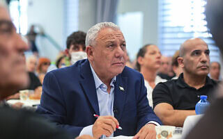 יו"ר מפלגת ישר! גדי איזנקוט, חברי המפלגה ותומכיה משתתפים בכנס בחירות של המפלגה בבניין המועצה האזורית דרום השרון. 27 ביולי 2026 (צילום: אבשלום ששוני/פלאש90) יו"ר מפלגת ישר! גדי איזנקוט, חברי המפלגה ותומכיה משתתפים בכנס בחירות של המפלגה בבניין המועצה האזורית דרום השרון. 27 ביולי 2026 (צילום: אבשלום ששוני/פלאש90)
