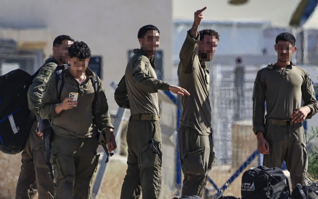 חיילי גבעתי שנטשו את בסיס הצבאי שדה תימן. 30 ביולי 2026 (צילום: צפריר אבאיוב/פלאש90) חיילי גבעתי שנטשו את בסיס הצבאי שדה תימן. 30 ביולי 2026 (צילום: צפריר אבאיוב/פלאש90)