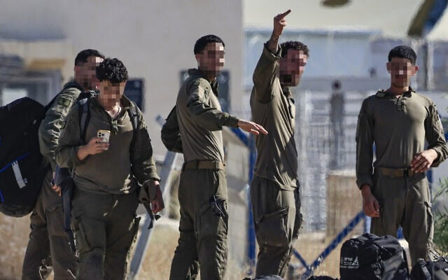 חיילי גבעתי שנטשו את בסיס הצבאי שדה תימן. 30 ביולי 2026 (צילום: צפריר אבאיוב/פלאש90) חיילי גבעתי שנטשו את בסיס הצבאי שדה תימן. 30 ביולי 2026 (צילום: צפריר אבאיוב/פלאש90)