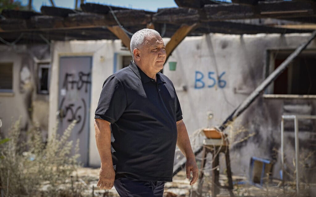 יו"ר מפלגת ישר גדי איזנקוט מבקר בקיבוץ ניר עוז, סמוך לגבול רצועת עזה, במסגרת קמפיין הבחירות שלו. 5 באוגוסט 2026 (צילום: Tsafrir Abayov/Flash90) יו"ר מפלגת ישר גדי איזנקוט מבקר בקיבוץ ניר עוז, סמוך לגבול רצועת עזה, במסגרת קמפיין הבחירות שלו. 5 באוגוסט 2026 (צילום: Tsafrir Abayov/Flash90)