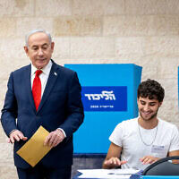 ראש הממשלה בנימין נתניהו מצביע בפריימריז של הליכוד בקלפי בירושלים. 17 באוגוסט 2026