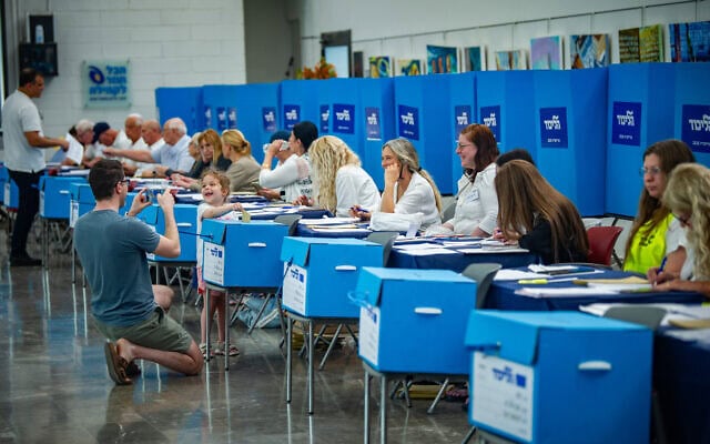 פריימריז בליכוד - קלפי בחיפה. 17 באוגוסט 2026 (צילום: Sharon Leibel/Flash90) פריימריז בליכוד - קלפי בחיפה. 17 באוגוסט 2026 (צילום: Sharon Leibel/Flash90)