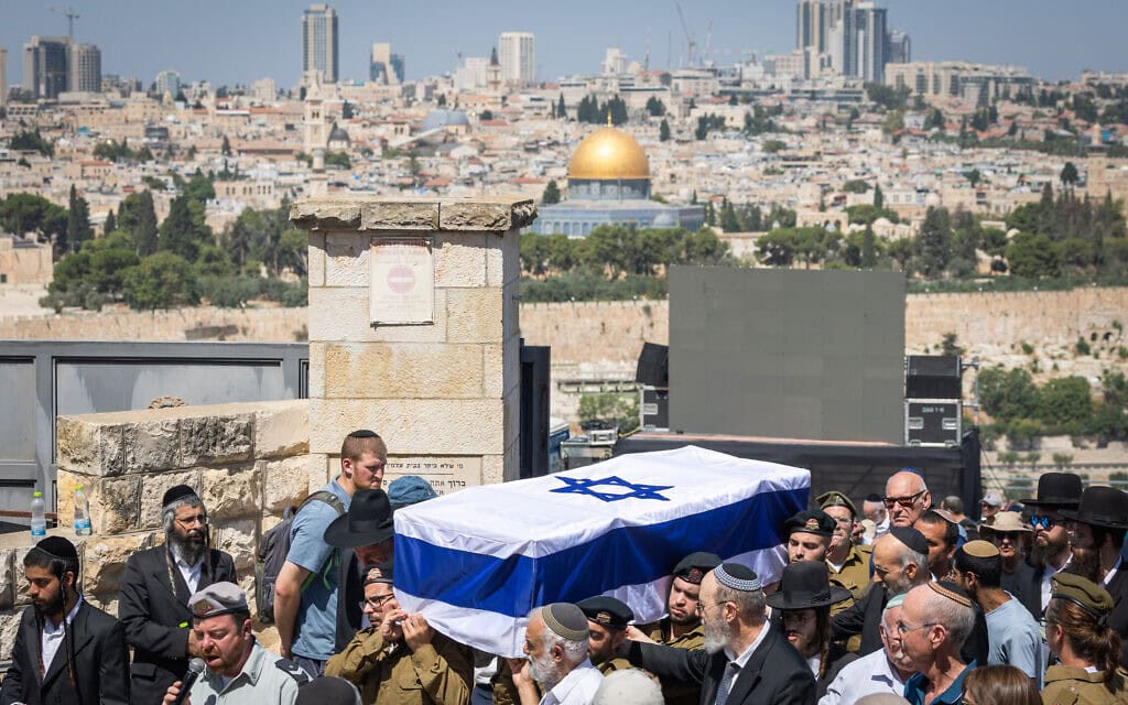 יהודה כץ, שנהרג בקרב סולטן יעקב בשנת 1982 מובא לקבורה בבית העלמין בהר הזיתים בירושלים, 21 באוגוסט 2026 (צילום: חיים גולדברג/פלאש90) יהודה כץ, שנהרג בקרב סולטן יעקב בשנת 1982 מובא לקבורה בבית העלמין בהר הזיתים בירושלים, 21 באוגוסט 2026 (צילום: חיים גולדברג/פלאש90)