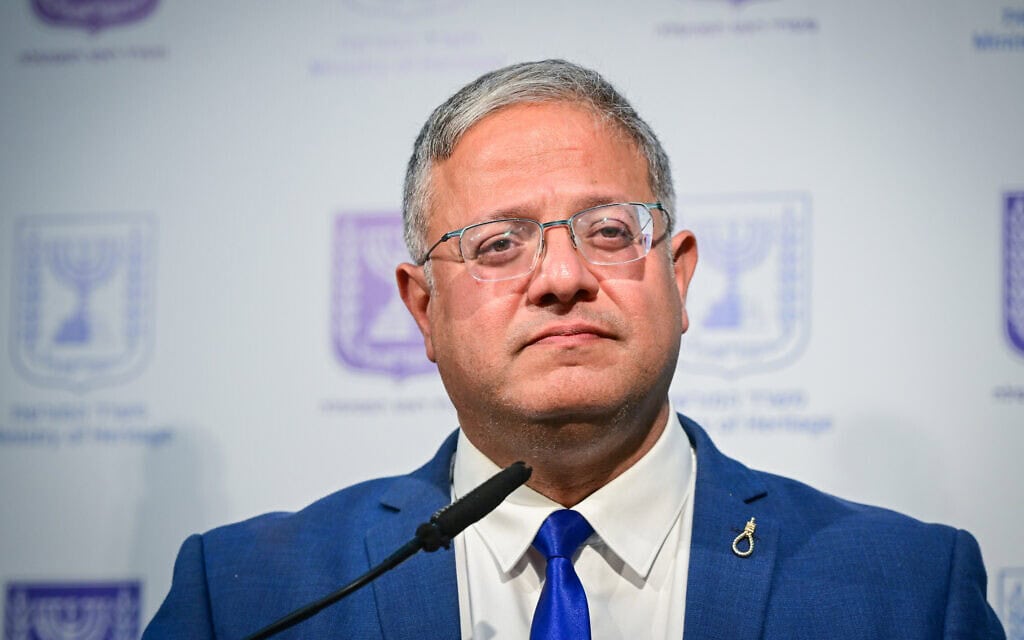 השר לביטחון לאומי איתמר בן גביר מקיים מסיבת עיתונאים במוזיאון האצ"ל בתל אביב, בעקבות ההודעה על איתור שרידי ספינת "אלטלנה" כשהם שלמים בעומק של 503 מטרים מול חופי ישראל. 24 באוגוסט 2026 (צילום: אבשלום ששוני/פלאש90) השר לביטחון לאומי איתמר בן גביר מקיים מסיבת עיתונאים במוזיאון האצ"ל בתל אביב, בעקבות ההודעה על איתור שרידי ספינת "אלטלנה" כשהם שלמים בעומק של 503 מטרים מול חופי ישראל. 24 באוגוסט 2026 (צילום: אבשלום ששוני/פלאש90)
