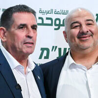 יו"ר רע"ם מנסור עבאס מקיים מסיבת עיתונאים משותפת עם חבר המפלגה החדש יואב סגלוביץ בנצרת. 31 באוגוסט 2026 (צילום: מיכאל גלעדי/פלאש90) יו"ר רע"ם מנסור עבאס מקיים מסיבת עיתונאים משותפת עם חבר המפלגה החדש יואב סגלוביץ בנצרת. 31 באוגוסט 2026 (צילום: מיכאל גלעדי/פלאש90)