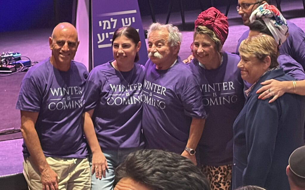 תומכים משתתפים בטקס השקת מפלגתו הפוליטית החדשה של עופר וינטר בירושלים, 25 באוגוסט 2026 (צילום: סם סוקול) תומכים משתתפים בטקס השקת מפלגתו הפוליטית החדשה של עופר וינטר בירושלים, 25 באוגוסט 2026 (צילום: סם סוקול)