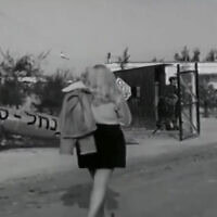 מירי אלוני בקליפ לשיר "היאחזות הנח"ל בסיני"