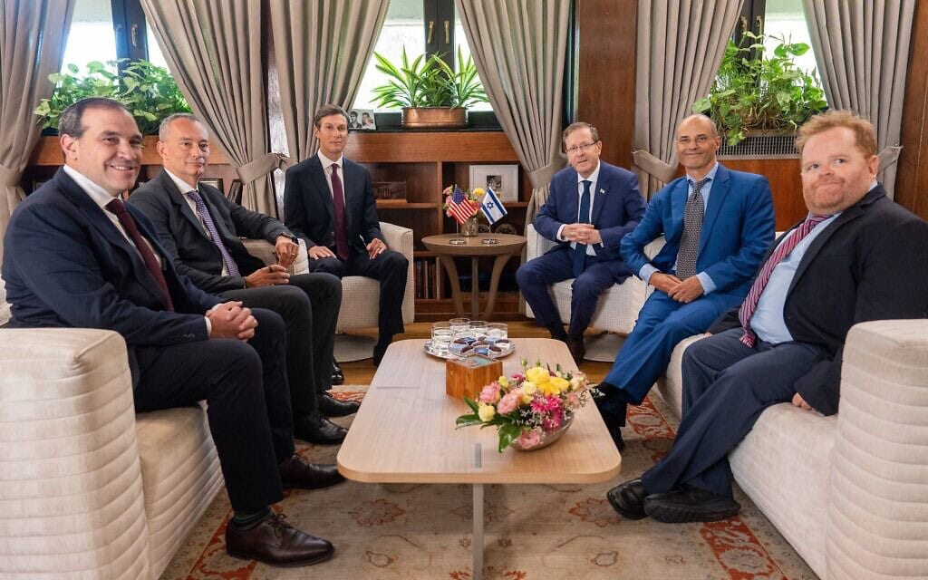 נשיא המדינה יצחק הרצוג נפגש עם ג'ארד קושנר, 17 באוגוסט 2026 (צילום: שלו שלום) נשיא המדינה יצחק הרצוג נפגש עם ג'ארד קושנר, 17 באוגוסט 2026 (צילום: שלו שלום)