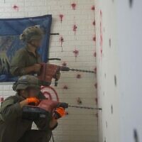 הריסת בית פארוק רמדאן בכפר תל. 11 באוגוסט 2026 (צילום: דובר צה״ל) הריסת בית פארוק רמדאן בכפר תל. 11 באוגוסט 2026 (צילום: דובר צה״ל)