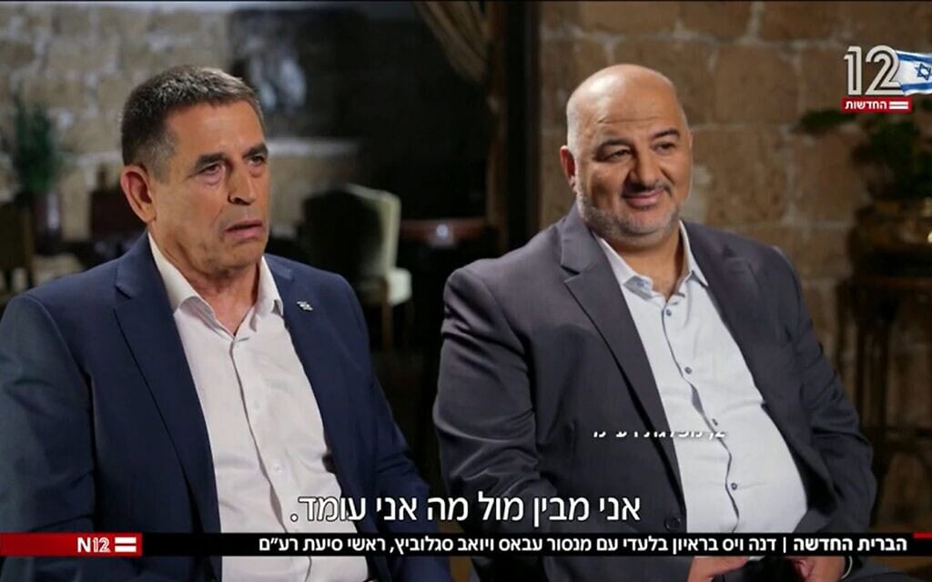 מנסור עבאס ויואב סגלוביץ בריאיון ל"חדשות סוף השבוע" עם דנה ויס, 5 בספטמבר 2026 (צילום: ערוץ 12, צילום מסך) מנסור עבאס ויואב סגלוביץ בריאיון ל"חדשות סוף השבוע" עם דנה ויס, 5 בספטמבר 2026 (צילום: ערוץ 12, צילום מסך)