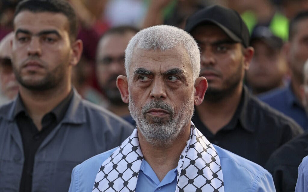 מנהיג חמאס ברצועת עזה יחיא סנוואר משתתף בעצרת תמיכה במסגד אל-אקצא, בעיר עזה. 1 באוקטובר 2022 (צילום: MAHMUD HAMS / AFP) מנהיג חמאס ברצועת עזה יחיא סנוואר משתתף בעצרת תמיכה במסגד אל-אקצא, בעיר עזה. 1 באוקטובר 2022 (צילום: MAHMUD HAMS / AFP)