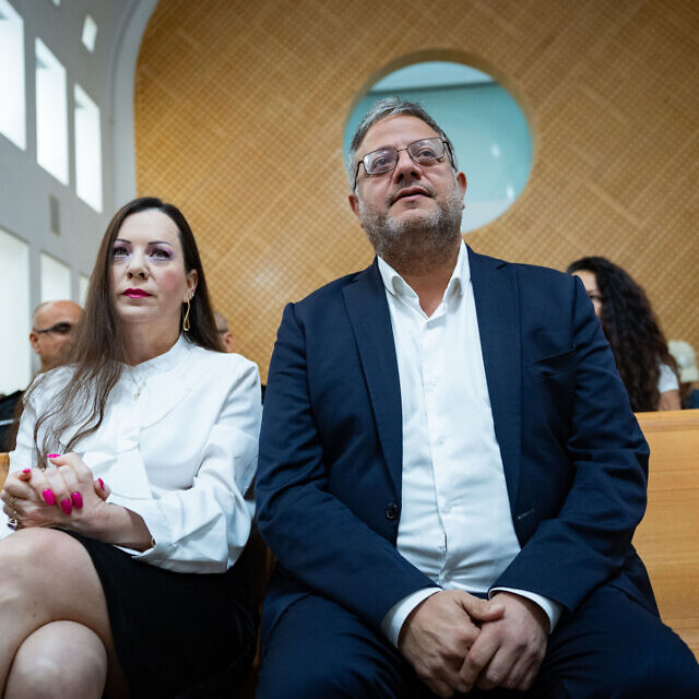 השר לביטחון לאומי איתמר בן גביר וח"כ טלי גוטליב מגיעים לדיון בבית המשפט העליון בירושלים בעתירת האגודה לזכויות האזרח בנוגע לתנאי הכליאה של מחבלים פלסטינים בבתי הכלא בישראל. 17 ביולי 2025 (צילום: יונתן זינדל/פלאש90) השר לביטחון לאומי איתמר בן גביר וח"כ טלי גוטליב מגיעים לדיון בבית המשפט העליון בירושלים בעתירת האגודה לזכויות האזרח בנוגע לתנאי הכליאה של מחבלים פלסטינים בבתי הכלא בישראל. 17 ביולי 2025 (צילום: יונתן זינדל/פלאש90)