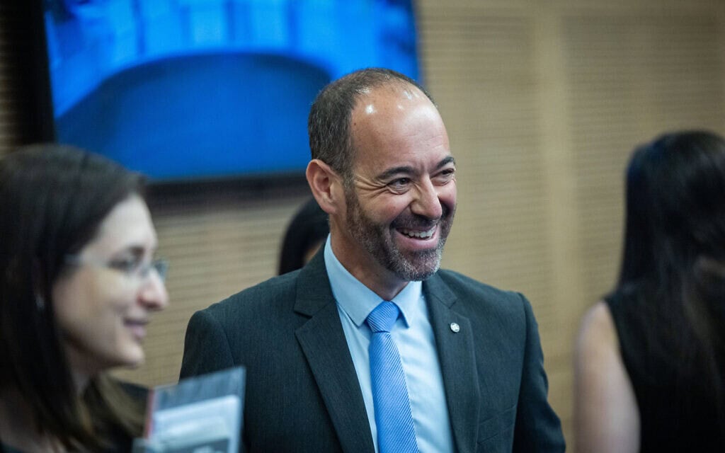 ממלא מקום מנכ"ל ועדת הבחירות המרכזית, עו"ד דין ליבנה, משתתף בדיון בוועדת הכנסת בירושלים, 1 ביוני 2026 (צילום: יונתן זינדל/פלאש90) ממלא מקום מנכ"ל ועדת הבחירות המרכזית, עו"ד דין ליבנה, משתתף בדיון בוועדת הכנסת בירושלים, 1 ביוני 2026 (צילום: יונתן זינדל/פלאש90)