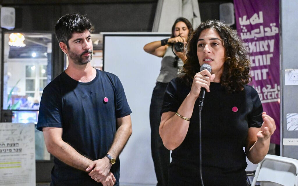 רולא דאוד ואלון־לי גרין בכינוס בחירות של מפלגת מקום לכולנו ביפו, 16 באוגוסט 2026 (צילום: אבשלום ששוני/פלאש90) רולא דאוד ואלון־לי גרין בכינוס בחירות של מפלגת מקום לכולנו ביפו, 16 באוגוסט 2026 (צילום: אבשלום ששוני/פלאש90)