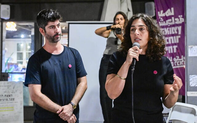 רולא דאוד ואלון־לי גרין בכינוס בחירות של מפלגת מקום לכולנו ביפו, 16 באוגוסט 2026 (צילום: אבשלום ששוני/פלאש90) רולא דאוד ואלון־לי גרין בכינוס בחירות של מפלגת מקום לכולנו ביפו, 16 באוגוסט 2026 (צילום: אבשלום ששוני/פלאש90)