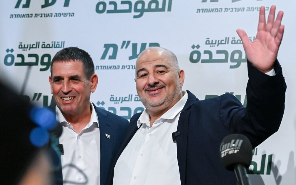 יו"ר רע"ם מנסור עבאס מקיים מסיבת עיתונאים משותפת עם חבר המפלגה החדש יואב סגלוביץ בנצרת, 31 באוגוסט 2026 (צילום: מיכאל גלעדי/פלאש90) יו"ר רע"ם מנסור עבאס מקיים מסיבת עיתונאים משותפת עם חבר המפלגה החדש יואב סגלוביץ בנצרת, 31 באוגוסט 2026 (צילום: מיכאל גלעדי/פלאש90)