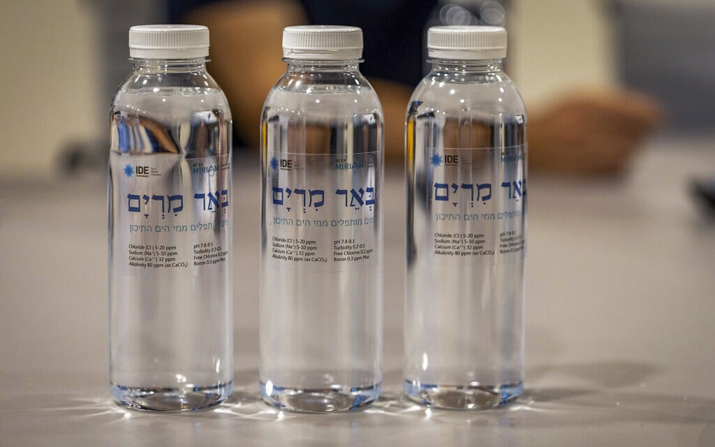 בקבוקי מים מותפלים מהים התיכון במתקן התפלה ליד ראשון לציון, 2 בספטמבר 2026 (צילום: יוסי אלוני/פלאש90) בקבוקי מים מותפלים מהים התיכון במתקן התפלה ליד ראשון לציון, 2 בספטמבר 2026 (צילום: יוסי אלוני/פלאש90)