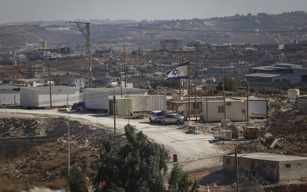 מבט על ההתנחלות החדשה מעלה ערוגות בגוש עציון, בגדה המערבית. 3 בספטמבר 2026 (צילום: Wisam Hashlamoun/Flash90) מבט על ההתנחלות החדשה מעלה ערוגות בגוש עציון, בגדה המערבית. 3 בספטמבר 2026 (צילום: Wisam Hashlamoun/Flash90)