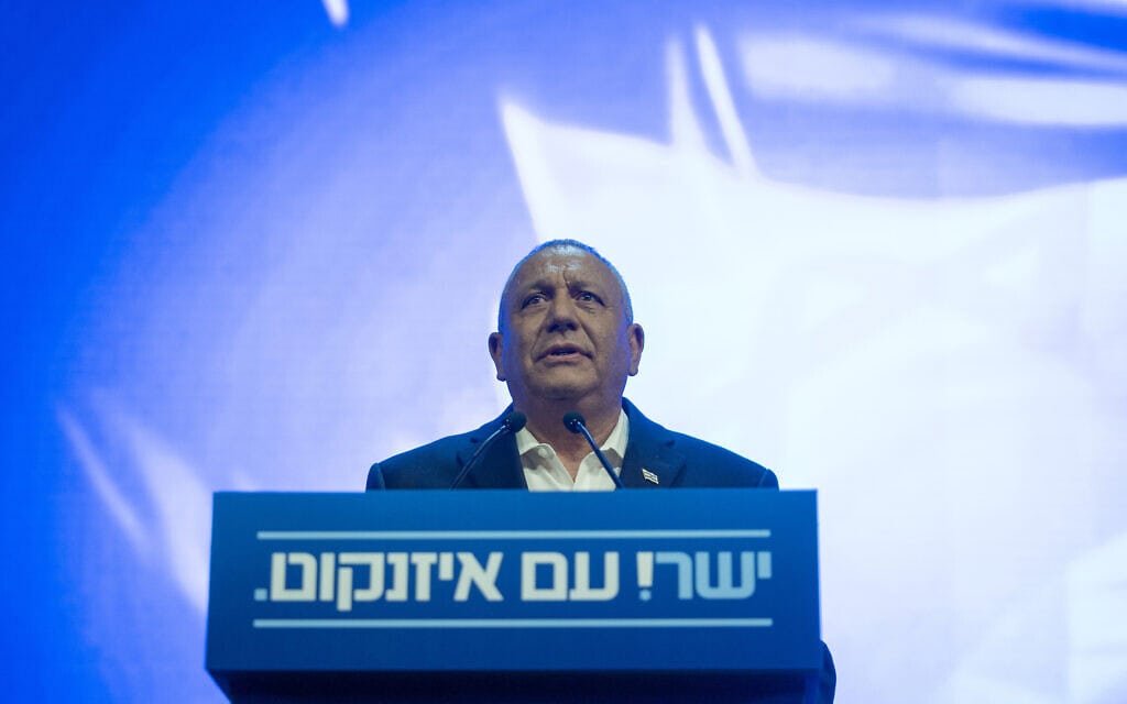 יו"ר מפלגת "ישר", גדי איזנקוט, יחד עם חברי המפלגה, בהצגת רשימת המועמדים לקראת הבחירות הכלליות הקרובות, בראש העין. 7 בספטמבר 2026 (צילום: חיים גולדברג/פלאש90) יו"ר מפלגת "ישר", גדי איזנקוט, יחד עם חברי המפלגה, בהצגת רשימת המועמדים לקראת הבחירות הכלליות הקרובות, בראש העין. 7 בספטמבר 2026 (צילום: חיים גולדברג/פלאש90)