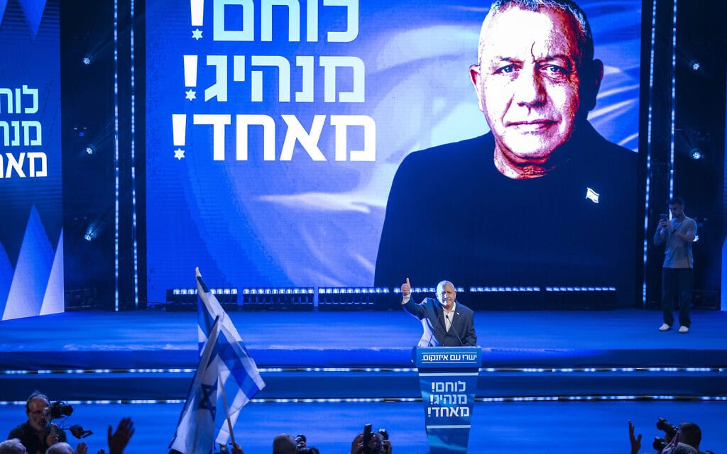 יו"ר מפלגת ישר גדי איזנקוט, יחד עם חברי המפלגה, באירוע הצגת רשימת המועמדים לקראת הבחירות הכלליות הקרובות, ראש העין. 7 בספטמבר 2026 (צילום: חיים גולדברג/פלאש90) יו"ר מפלגת ישר גדי איזנקוט, יחד עם חברי המפלגה, באירוע הצגת רשימת המועמדים לקראת הבחירות הכלליות הקרובות, ראש העין. 7 בספטמבר 2026 (צילום: חיים גולדברג/פלאש90)