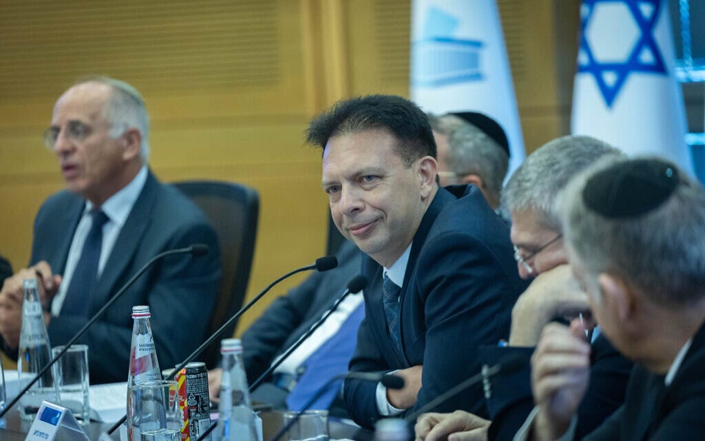 נציגי מפלגות מגיעים להגיש את רשימות המועמדים לוועדת הבחירות המרכזית לקראת הבחירות הכלליות, במשכן הכנסת בירושלים. 7 בספטמבר 2026 (צילום: יונתן זינדל/פלאש90) נציגי מפלגות מגיעים להגיש את רשימות המועמדים לוועדת הבחירות המרכזית לקראת הבחירות הכלליות, במשכן הכנסת בירושלים. 7 בספטמבר 2026 (צילום: יונתן זינדל/פלאש90)