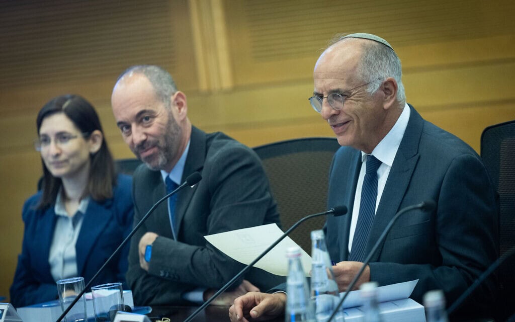 יו"ר ועדת הבחירות המרכזית, שופט בית המשפט העליון נועם סולברג, בהגשת רשימות המפלגות לקראת הבחירות לכנסת, במשכן הכנסת בירושלים. 7 בספטמבר 2026 (צילום: יונתן זינדל/פלאש90) יו"ר ועדת הבחירות המרכזית, שופט בית המשפט העליון נועם סולברג, בהגשת רשימות המפלגות לקראת הבחירות לכנסת, במשכן הכנסת בירושלים. 7 בספטמבר 2026 (צילום: יונתן זינדל/פלאש90)