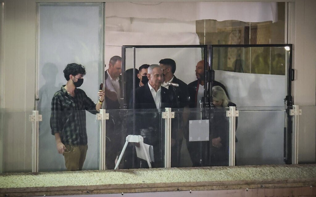 ראש הממשלה בנימין נתניהו ואשתו שרה נתניהו במתחם הכותל המערבי בעיר העתיקה בירושלים, 19 בספטמבר 2026 (צילום: חיים גולדברג/פלאש90) ראש הממשלה בנימין נתניהו ואשתו שרה נתניהו במתחם הכותל המערבי בעיר העתיקה בירושלים, 19 בספטמבר 2026 (צילום: חיים גולדברג/פלאש90)