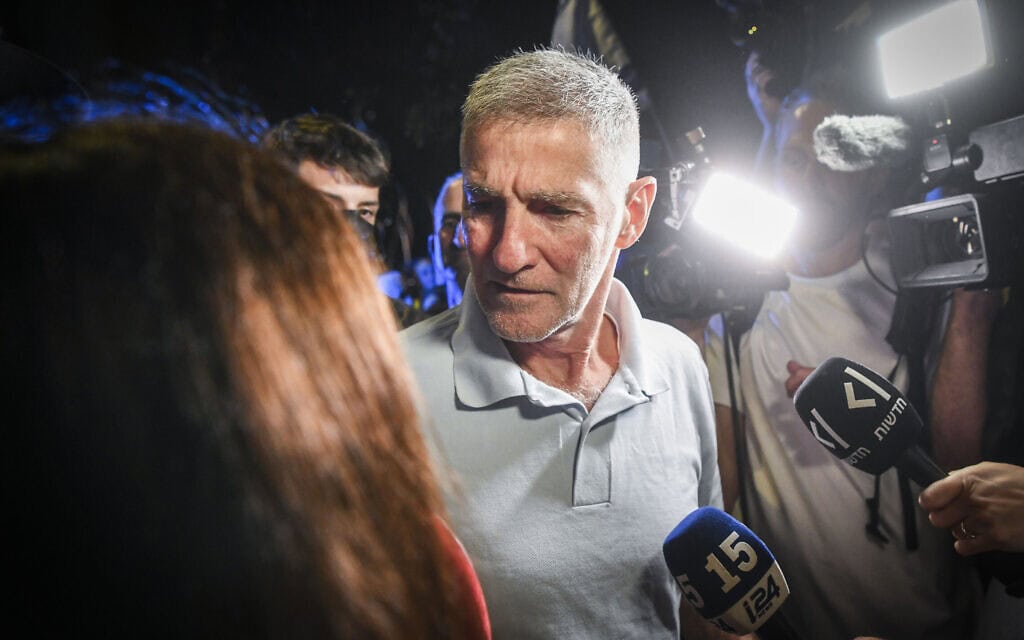 יו"ר מפלגת הדמוקרטים יאיר גולן מגיע לפגישה עם ראשי מפלגות המתנגדות לראש הממשלה בנימין נתניהו, בביתו של ראש האופוזיציה יאיר לפיד בתל אביב. 26 בספטמבר 2026 (צילום: אבשלום ששוני/פלאש90) יו"ר מפלגת הדמוקרטים יאיר גולן מגיע לפגישה עם ראשי מפלגות המתנגדות לראש הממשלה בנימין נתניהו, בביתו של ראש האופוזיציה יאיר לפיד בתל אביב. 26 בספטמבר 2026 (צילום: אבשלום ששוני/פלאש90)