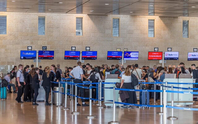נוסעים בנמל התעופה בן גוריון, סמוך לתל אביב. 27 בספטמבר 2026 (צילום: יוסי אלוני/פלאש90) נוסעים בנמל התעופה בן גוריון, סמוך לתל אביב. 27 בספטמבר 2026 (צילום: יוסי אלוני/פלאש90)