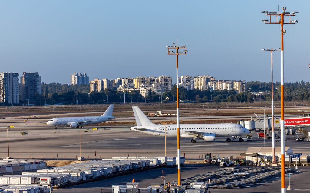 מטוסים בנמל התעופה הבינלאומי בן גוריון, ליד תל אביב. 27 בספטמבר 2026 (צילום: יוסי אלוני/פלאש90) מטוסים בנמל התעופה הבינלאומי בן גוריון, ליד תל אביב. 27 בספטמבר 2026 (צילום: יוסי אלוני/פלאש90)