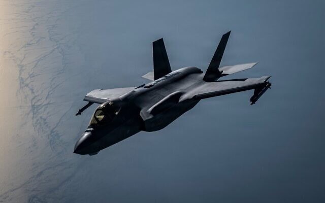 מטוס קרב חמקן מסוג F-35A של חיל האוויר האמריקאי מסייר מעל מימי האזור, בעוד שכוחות פיקוד המרכז של ארצות הברית ממשיכים לאכוף את הסגר הימי על איראן, ספטמבר 2026 (צילום: עמוד הטוויטר של פיקוד מרכז צבא ארה"ב) מטוס קרב חמקן מסוג F-35A של חיל האוויר האמריקאי מסייר מעל מימי האזור, בעוד שכוחות פיקוד המרכז של ארצות הברית ממשיכים לאכוף את הסגר הימי על איראן, ספטמבר 2026 (צילום: עמוד הטוויטר של פיקוד מרכז צבא ארה"ב)