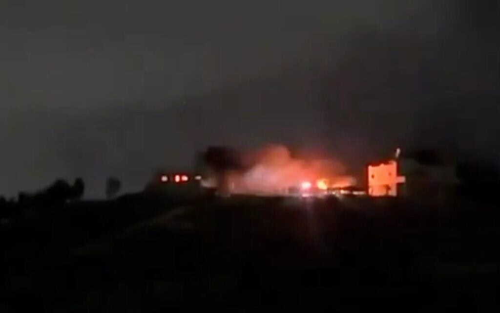 בתים בפאתי ג'אלוד שבגדה שלפי הדיווחים הוצתו בידי מתנחלים, 29 בספטמבר 2026 (צילום: צילום מסך מרשת X; שימוש לפי סעיף 27א לחוק זכויות יוצרים) בתים בפאתי ג'אלוד שבגדה שלפי הדיווחים הוצתו בידי מתנחלים, 29 בספטמבר 2026 (צילום: צילום מסך מרשת X; שימוש לפי סעיף 27א לחוק זכויות יוצרים)