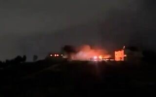 בתים בפאתי ג'אלוד שבגדה שלפי הדיווחים הוצתו בידי מתנחלים, 29 בספטמבר 2026 (צילום: צילום מסך מרשת X; שימוש לפי סעיף 27א לחוק זכויות יוצרים) בתים בפאתי ג'אלוד שבגדה שלפי הדיווחים הוצתו בידי מתנחלים, 29 בספטמבר 2026 (צילום: צילום מסך מרשת X; שימוש לפי סעיף 27א לחוק זכויות יוצרים)