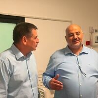 יואב סגלוביץ ומנסור עבאס קיימו פגישת עבודה ראשונה במטה רע"מ, 6 בספטמבר 2026 (צילום: דוברות המפלגה) יואב סגלוביץ ומנסור עבאס קיימו פגישת עבודה ראשונה במטה רע"מ, 6 בספטמבר 2026 (צילום: דוברות המפלגה)