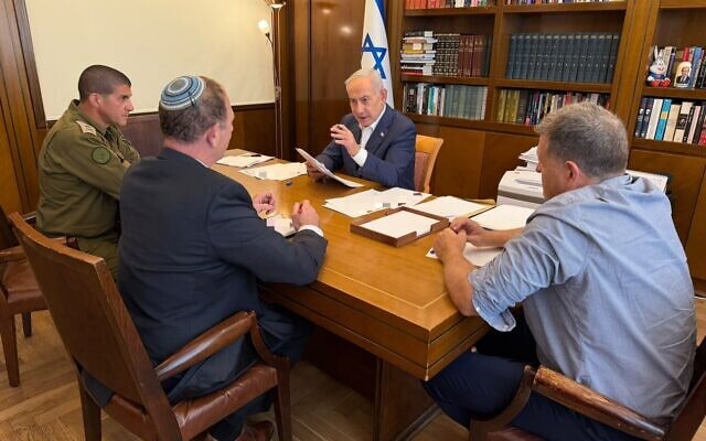 ראש הממשלה בנימין נתניהו בשעה שלדברי לשכתו הוא נערך לקראת נאומו בעצרת האו"ם; דוברות ראש הממשלה הפיצה את התמונה ב־23 בספטמבר 2026 (צילום: דוברות ראש הממשלה) ראש הממשלה בנימין נתניהו בשעה שלדברי לשכתו הוא נערך לקראת נאומו בעצרת האו"ם; דוברות ראש הממשלה הפיצה את התמונה ב־23 בספטמבר 2026 (צילום: דוברות ראש הממשלה)