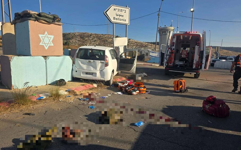 זירת פיגוע הדריסה באזור מחסום מכבים שבמערב הגדה, 23 בספטמבר 2026 (צילום: איחוד הצלה) זירת פיגוע הדריסה באזור מחסום מכבים שבמערב הגדה, 23 בספטמבר 2026 (צילום: איחוד הצלה)
