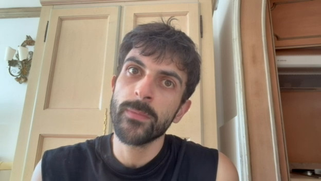 יובל אברהם, אחד משני במאי הסרט נז״א (נזק אגבי) שזכה אמש בפרס חבר השופטים בפסטיבל הסרטים הבינלאומי בוונציה, בהתייחסות לזכייה, 13 בספטמבר 2026 יובל אברהם, אחד משני במאי הסרט נז״א (נזק אגבי) שזכה אמש בפרס חבר השופטים בפסטיבל הסרטים הבינלאומי בוונציה, בהתייחסות לזכייה, 13 בספטמבר 2026