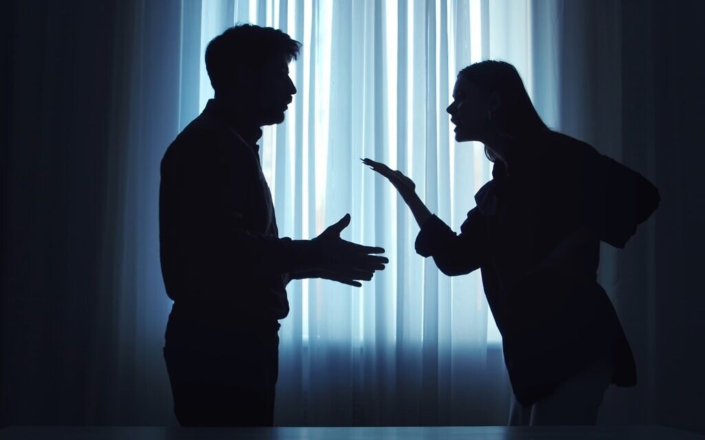 זוג רב, אילוסטרציה (צילום: iStock / KinoMasterskaya) זוג רב, אילוסטרציה (צילום: iStock / KinoMasterskaya)