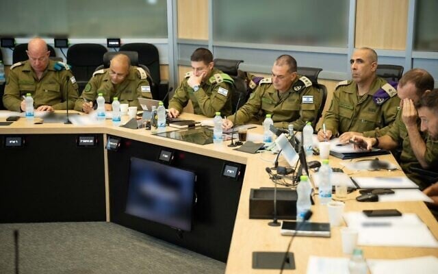 הרמטכ"ל רב-אלוף אייל זמיר בהערכת מצב לקראת החגים, 6 בספטמבר 2026 (צילום: דובר צה"ל) הרמטכ"ל רב-אלוף אייל זמיר בהערכת מצב לקראת החגים, 6 בספטמבר 2026 (צילום: דובר צה"ל)