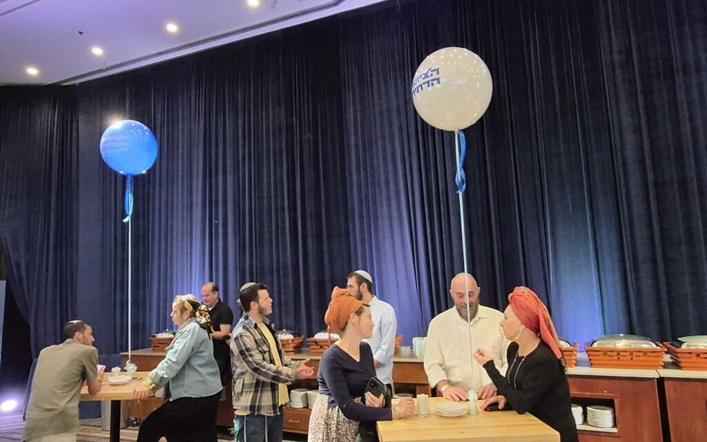 נוכחות דלילה במטה הציונות הדתית לאחר האכזבה מתוצאות המדגם, 27 באוקטובר 2026 (צילום: ג'רמי שרון) נוכחות דלילה במטה הציונות הדתית לאחר האכזבה מתוצאות המדגם, 27 באוקטובר 2026 (צילום: ג'רמי שרון)