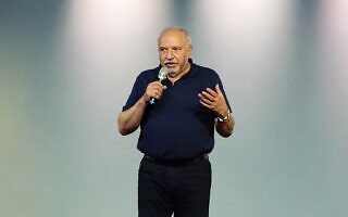 ח"כ אביגדור ליברמן בכנס בחירות לגיל השלישי ברחובות, אוקטובר 2026 (צילום: אבנר הופשטיין, עיבוד AI) ח"כ אביגדור ליברמן בכנס בחירות לגיל השלישי ברחובות, אוקטובר 2026 (צילום: אבנר הופשטיין, עיבוד AI)