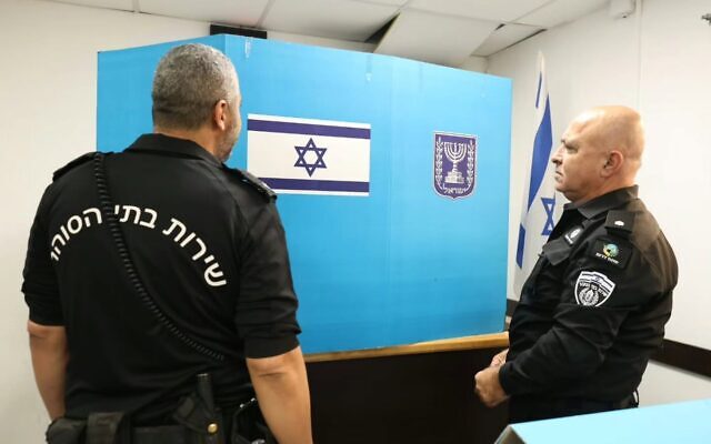 קלפי במתקן כליאה של שירות בתי הסוהר, 27 באוקטובר 2026 (צילום: שירות בתי הסוהר) קלפי במתקן כליאה של שירות בתי הסוהר, 27 באוקטובר 2026 (צילום: שירות בתי הסוהר)